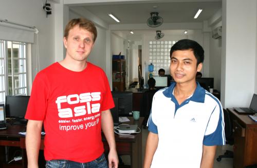 Mario Behling and Thanh Nguyen working on freifunk.net in Vietnam